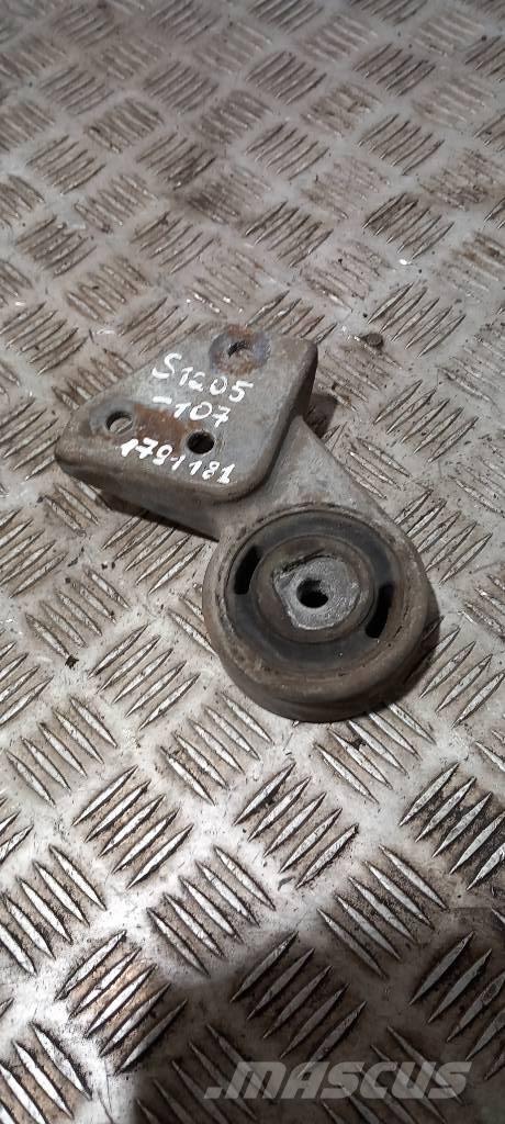 Scania R 440.  1791181 라디에이터