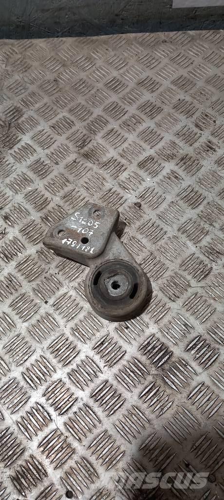 Scania R 440.  1791181 라디에이터