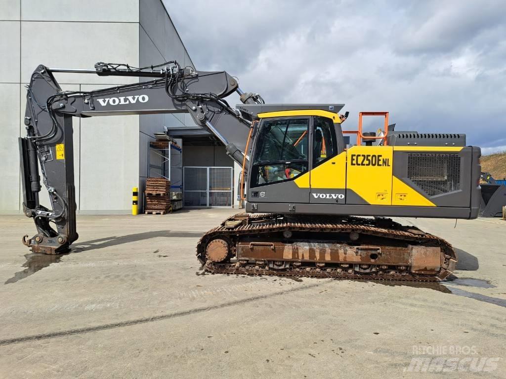 Volvo EC250ENL 대형 굴삭기 29톤 이상