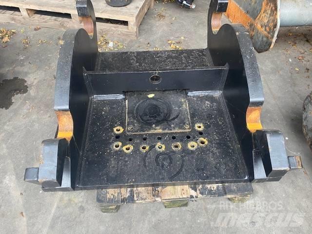 CAT CW70 kopplaat 집게