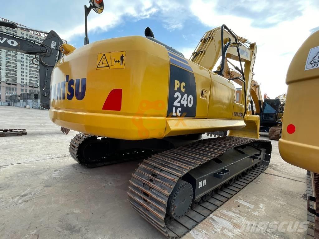 Komatsu PC 240 대형 굴삭기 29톤 이상