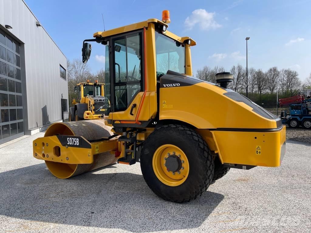 Volvo SD 75 B 싱글 드럼 롤러