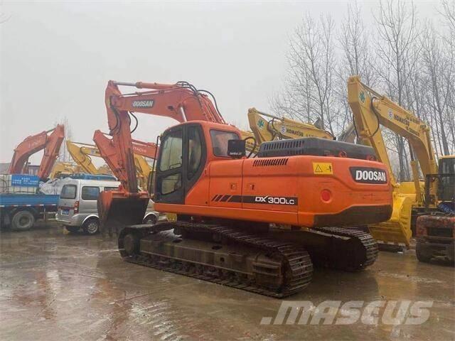Doosan DX300 대형 굴삭기 29톤 이상