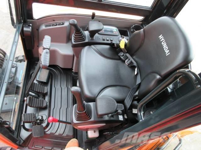 Hyundai R25Z-9 AK 소형 굴삭기 7톤 미만