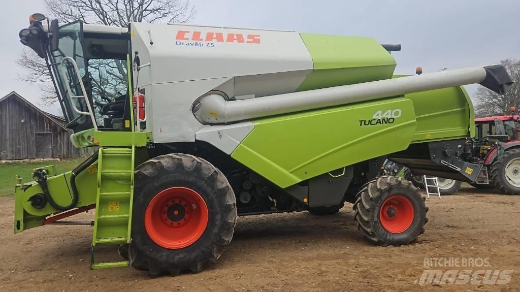 CLAAS Tucano 440 콤바인 수확기