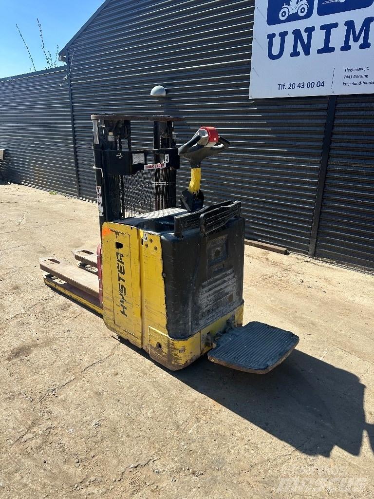 Hyster P 2.0 보행식 리치 지게차