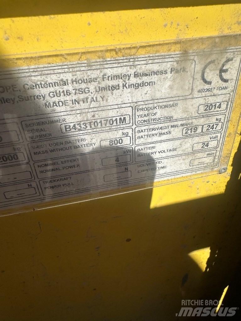 Hyster P 2.0 보행식 리치 지게차