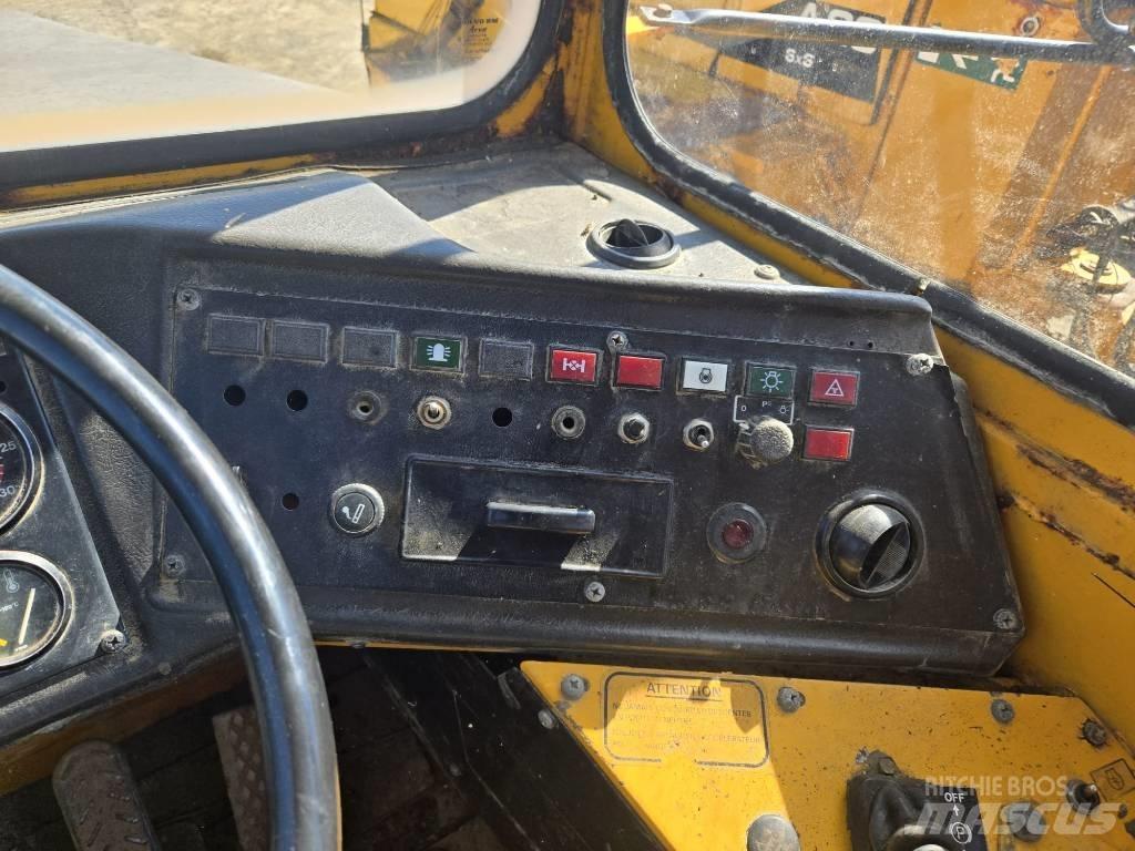 Volvo BM A 25 연결식 홀러
