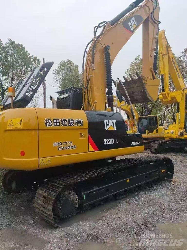 CAT 323D2 대형 굴삭기 29톤 이상