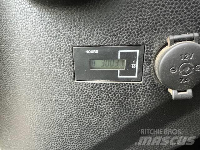 Bobcat E 57 W  휠 굴삭기