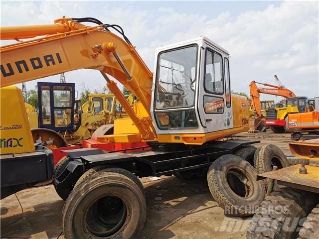 Hyundai R130WD  휠 굴삭기