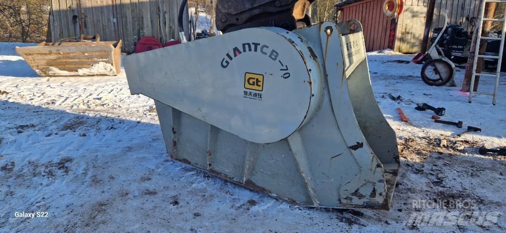 GiANT CB-70 파쇄 버킷