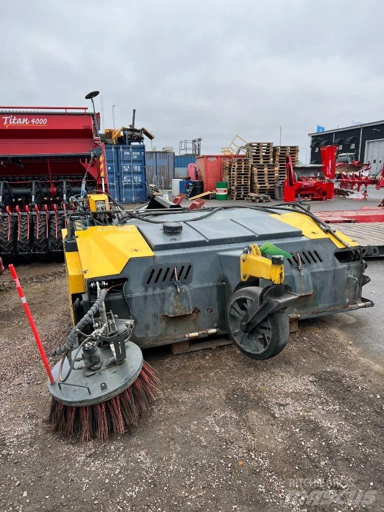 Stark 2500 도로 청소차