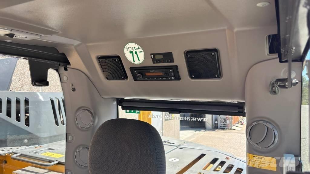 Volvo ECR 235 EL 대형 굴삭기 29톤 이상