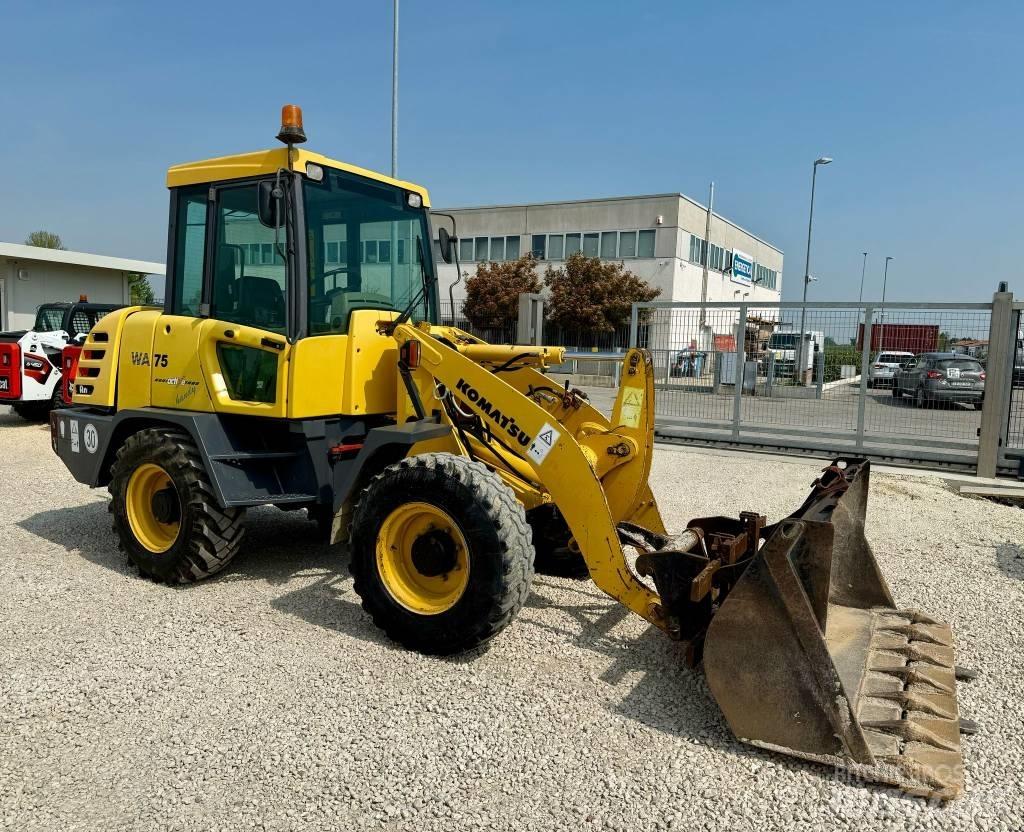 Komatsu WA 75  휠로우더