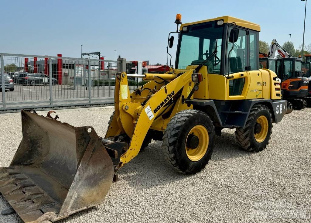 Komatsu WA 75  휠로우더