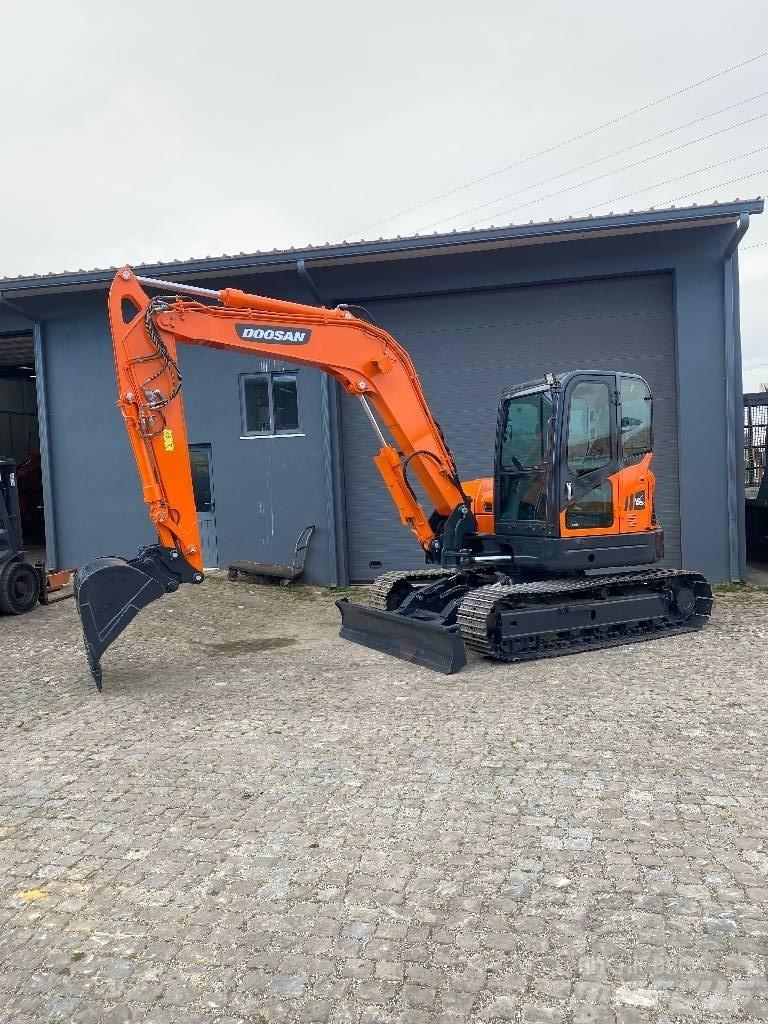 Doosan DX 85 R-3 중형굴삭기 7톤-28톤
