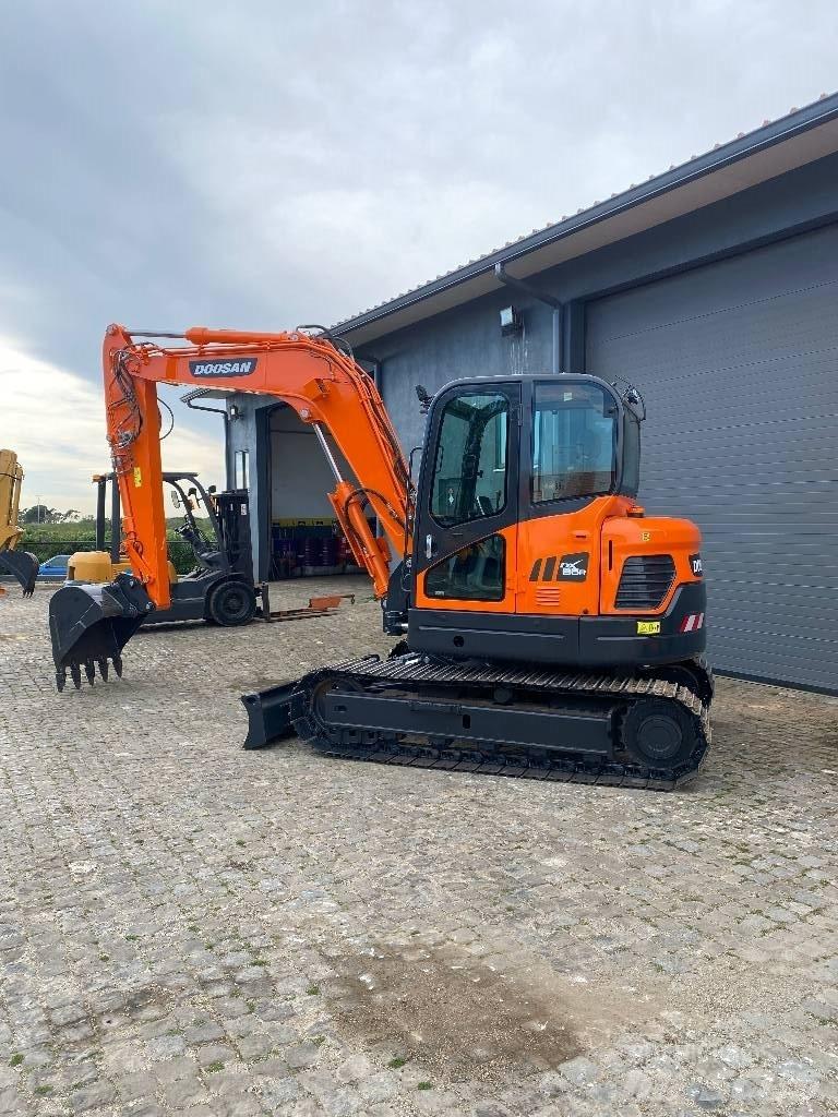 Doosan DX 85 R-3 중형굴삭기 7톤-28톤