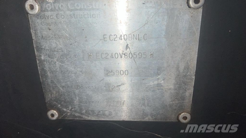 Volvo EC 240 B N LC 엔진