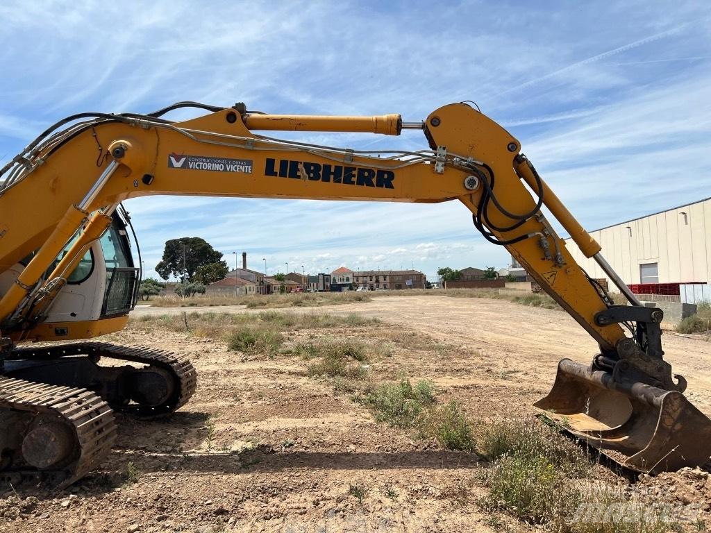 Liebherr 914 C 대형 굴삭기 29톤 이상