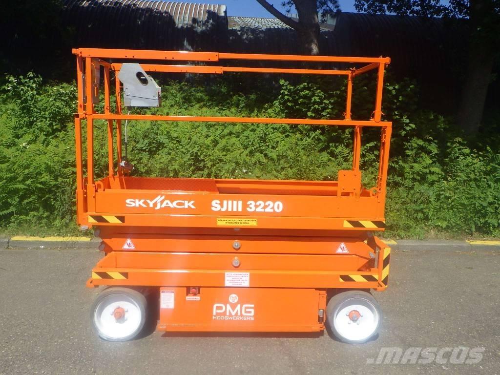 SkyJack SJ3220 가위형 리프트