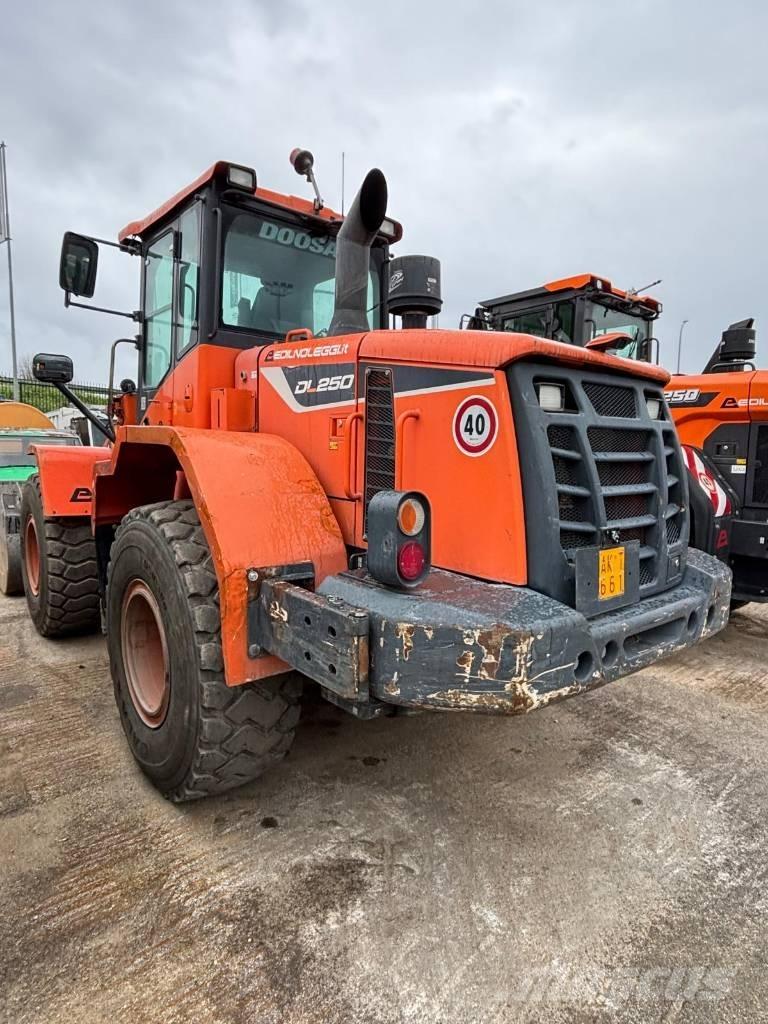 Doosan DL 250  휠로우더
