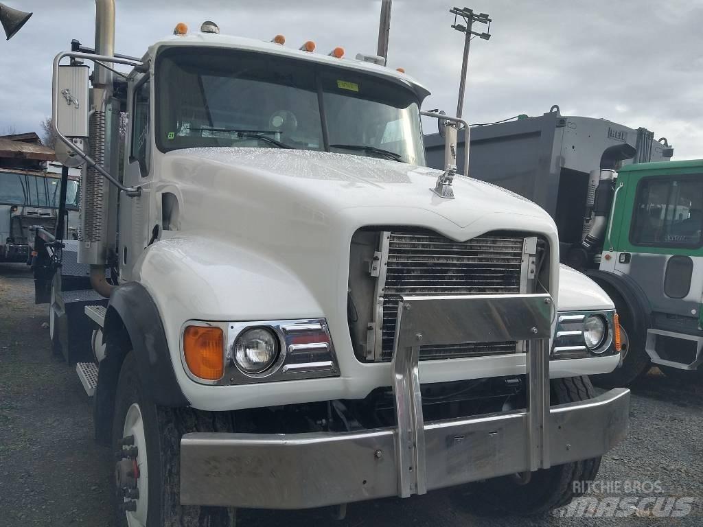 Mack CV 713 폐기물 수거 트럭