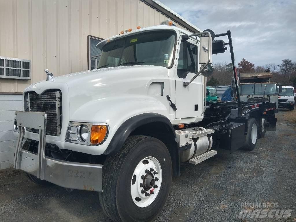 Mack CV 713 폐기물 수거 트럭