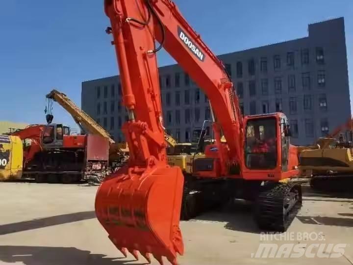 Doosan DX225LC 대형 굴삭기 29톤 이상