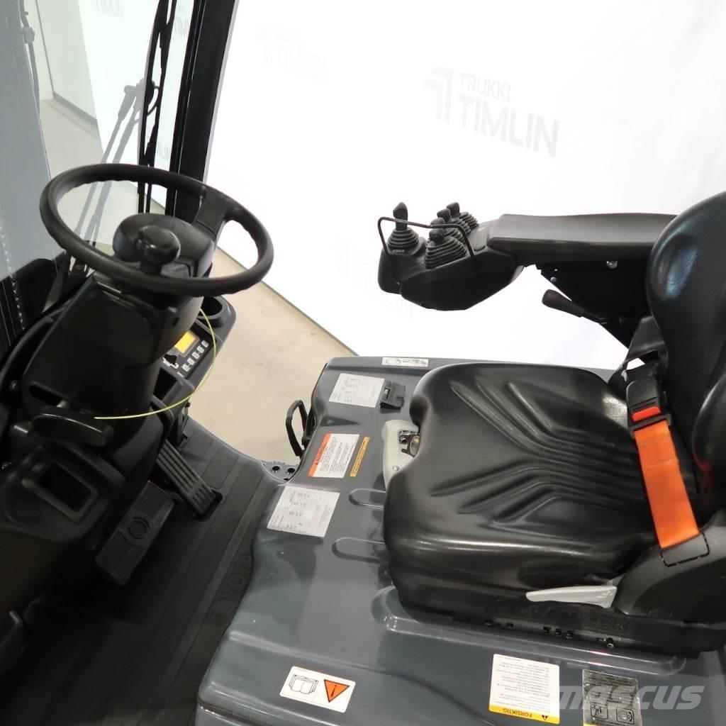 Toyota 8FBEK18T 전동 지게차