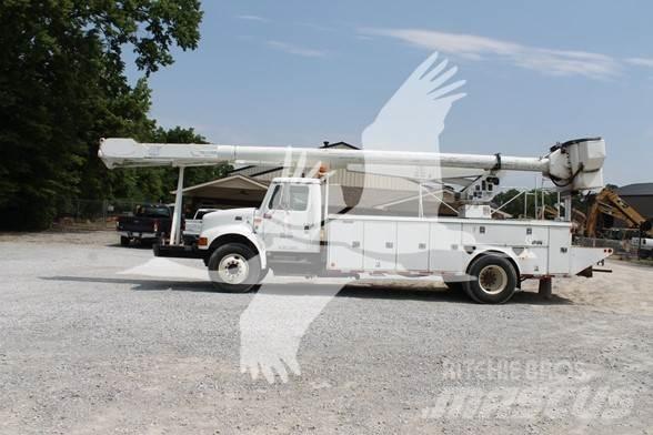Altec AM900 트럭 탑재 고소작업대