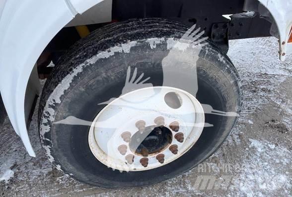 Altec AM900 트럭 탑재 고소작업대
