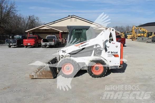 Bobcat S590  스키드로더