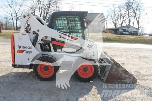 Bobcat S590  스키드로더