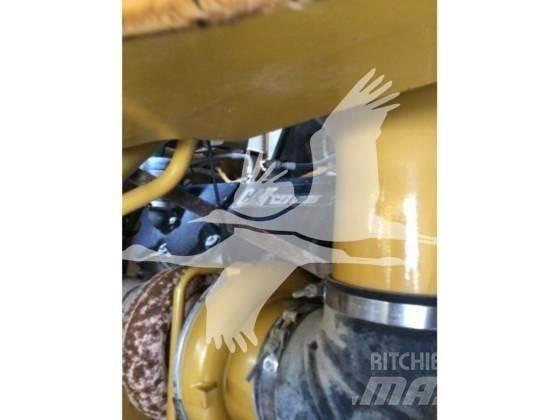CAT 775F 연결식 홀러