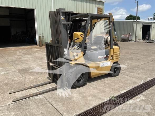 CAT GP25 디젤 지게차