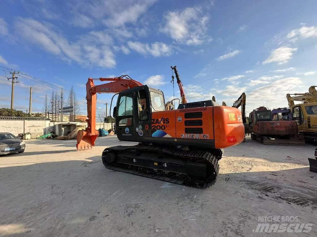 Hitachi ZX 200 소형 굴삭기 7톤 미만