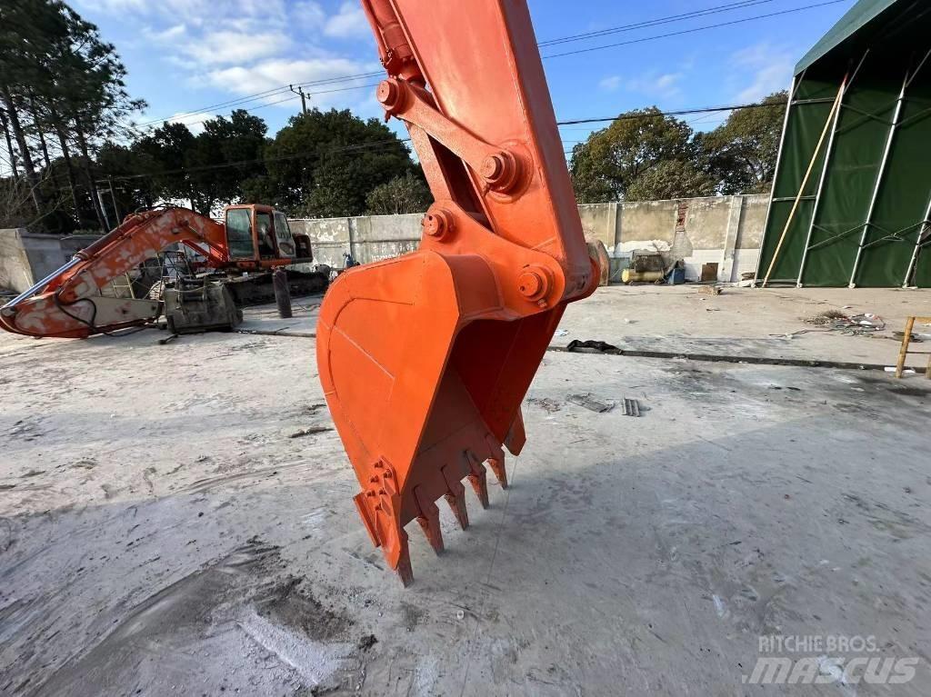 Hitachi ZX 200 소형 굴삭기 7톤 미만