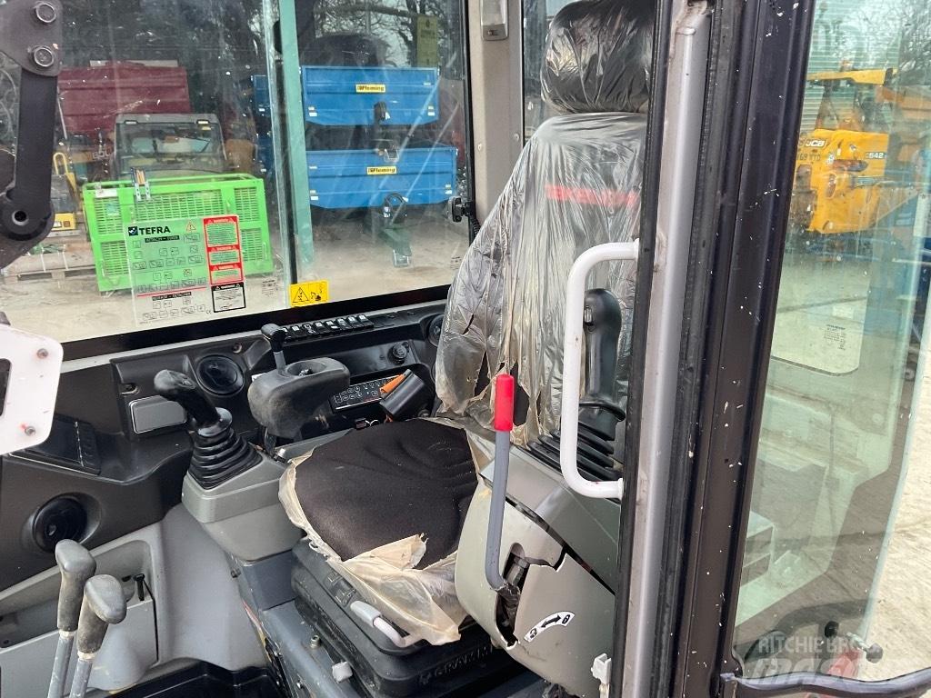 Takeuchi TB 230 소형 굴삭기 7톤 미만