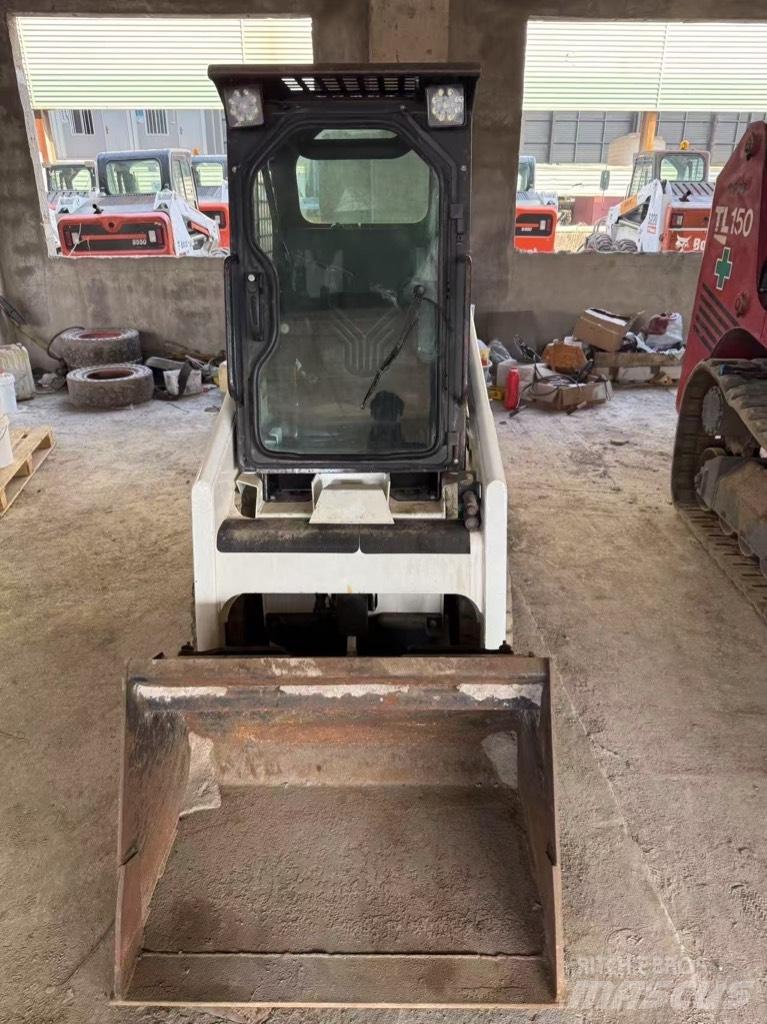 Bobcat S 70  스키드로더