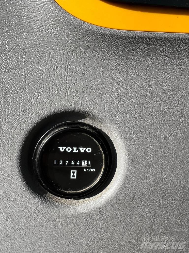 Volvo ECR 58 D 중형굴삭기 7톤-28톤