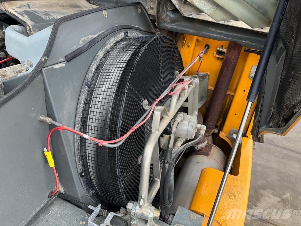 Liebherr A 316 폐기물/산업 처리기