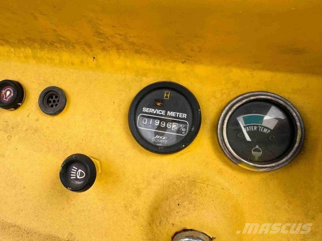Komatsu D 21 P-5 크롤러 도저