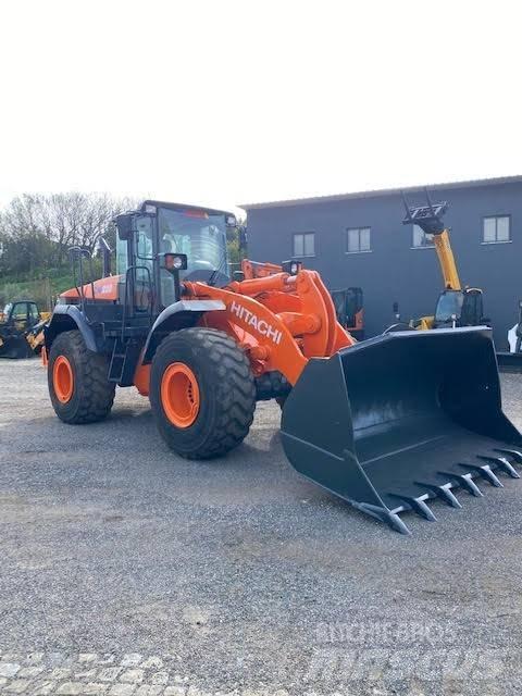 Hitachi ZW 220  휠로우더