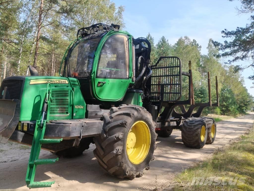 John Deere 1010 E 원목 포워더