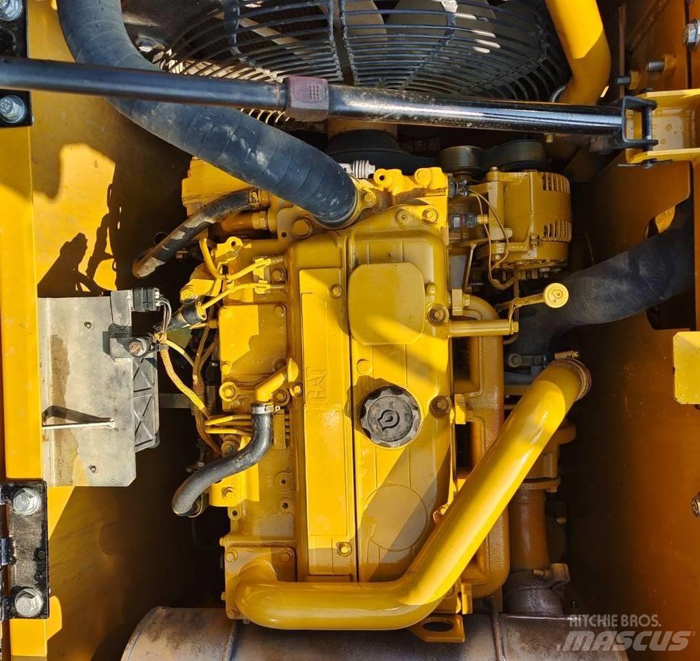 CAT 313D2GC 대형 굴삭기 29톤 이상