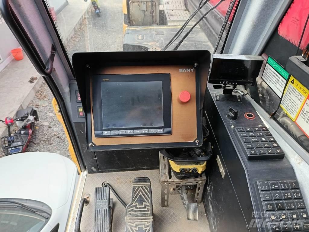 Sany SAC3000T A/T 크레인