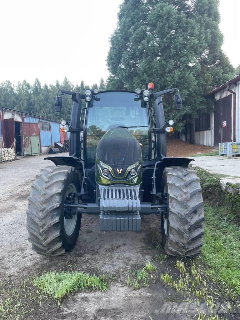 Valtra G 135 트랙터