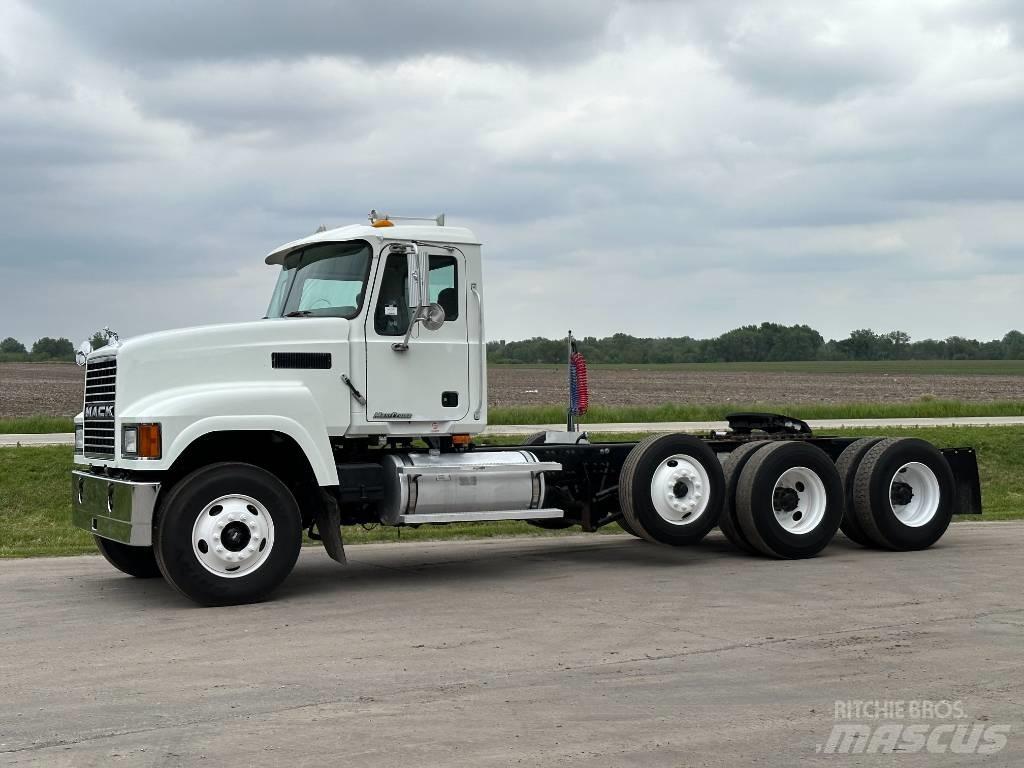 Mack CHN 613 트랙터 유닛