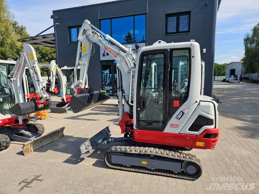 Takeuchi TB225 V0 소형 굴삭기 7톤 미만
